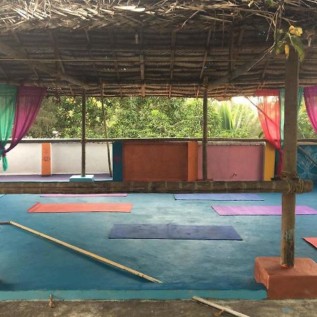 Mk Gardens Surf & Yoga House Hotel Varkala Exterior foto