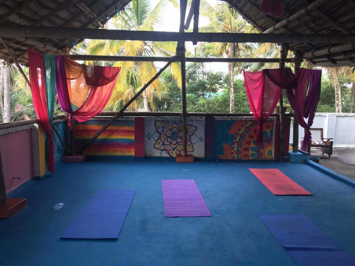 Mk Gardens Surf & Yoga House Hotel Varkala Exterior foto
